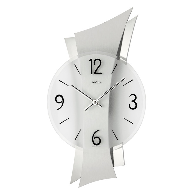 Wanduhr Geschwungene und geschliffene Aluminium Auflage auf verchromter Rückwand