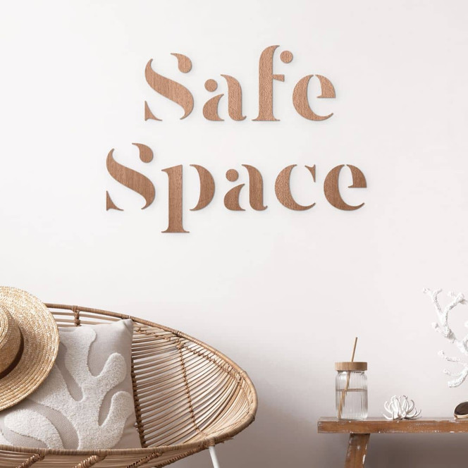 3D Schriftzug Safe Space - Holzdeko aus Mahagoni