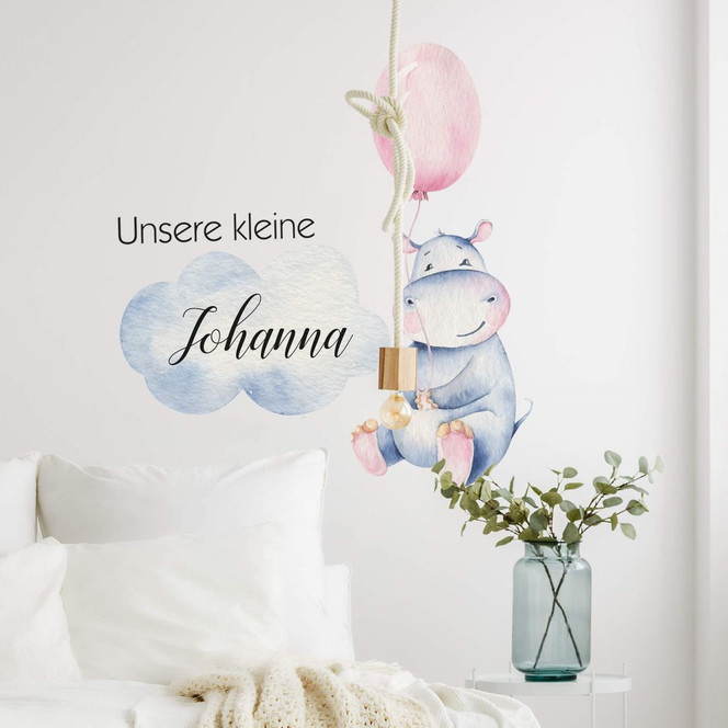 Wandtattoo Kvilis - Kleines Flusspferd mit rosa Luftballon & Wunschname Mädchen