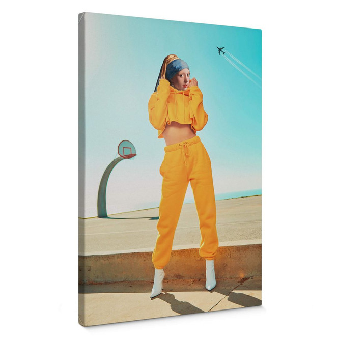 Leinwandbild Loose - Das Mädchen in der gelben Jogginghose