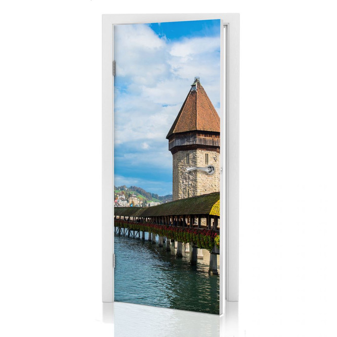 Türdesign Holzbrücke in Luzern - Bild 1