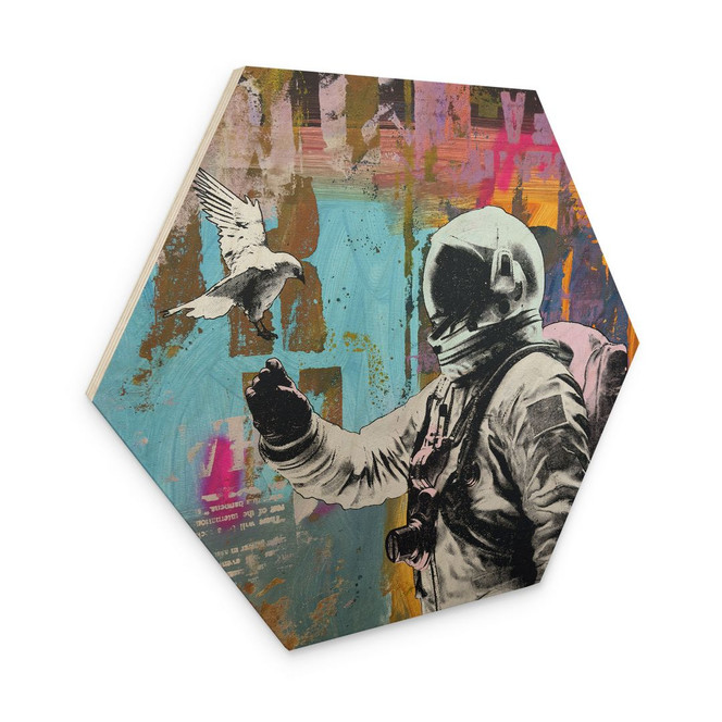 Hexagon Holzbild Astronaut mit Taube - Kuryliuk