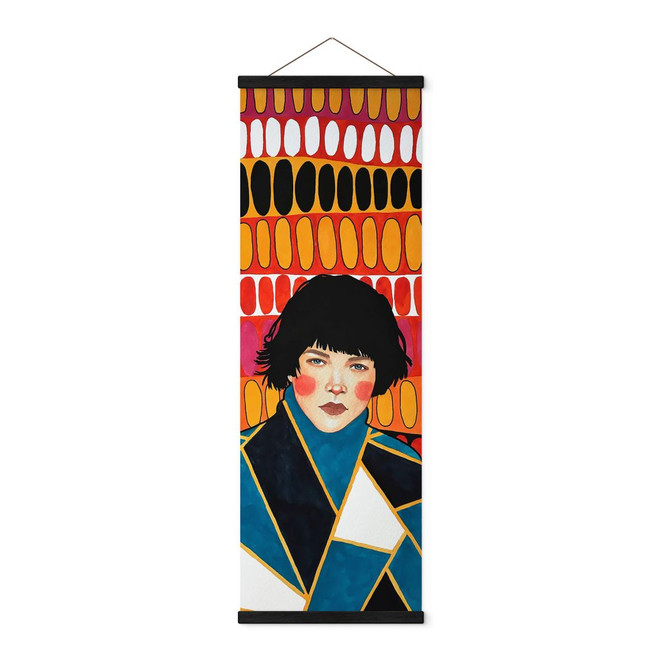 Stoffbild Frau vor der bunten Retro-Tapete - Hülya - Panorama