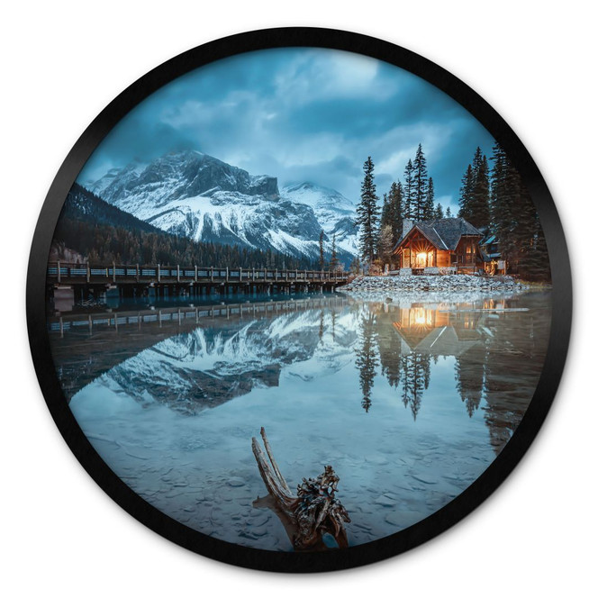 Poster Bergidylle am abendlichen See - Bing Li - Rund