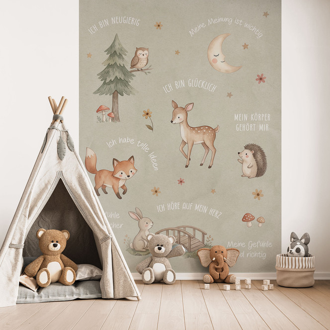 Kinderzimmer-Tapete mit Kraftsätzen zwischen Waldtieren