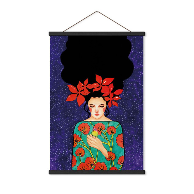 Stoffbild Frau mit roter Blütenkrone und Vogel - Hülya