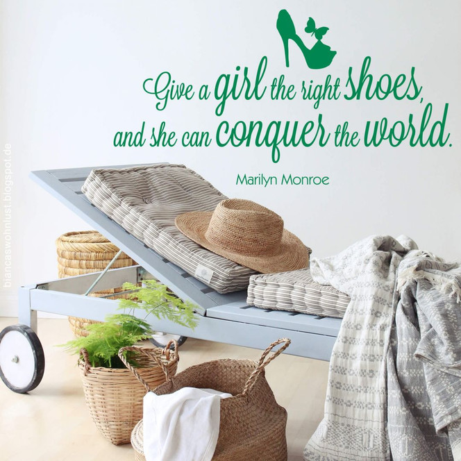 Wandtattoo Give a girl the right shoes... 1