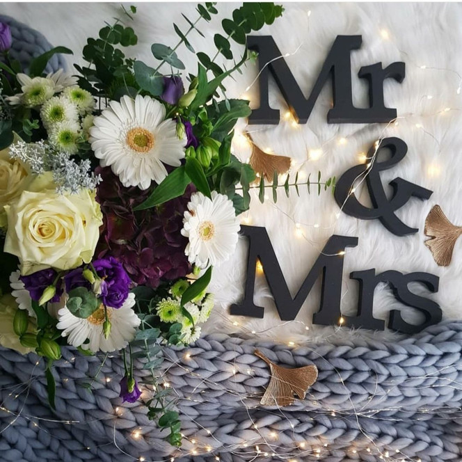 MDF-Holzbuchstaben Mr & Mrs Serife