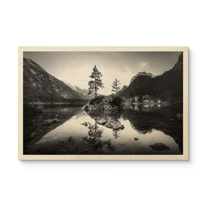 Holzbild Malerische Landschaft mit glasklarem Bergsee - Hintersee