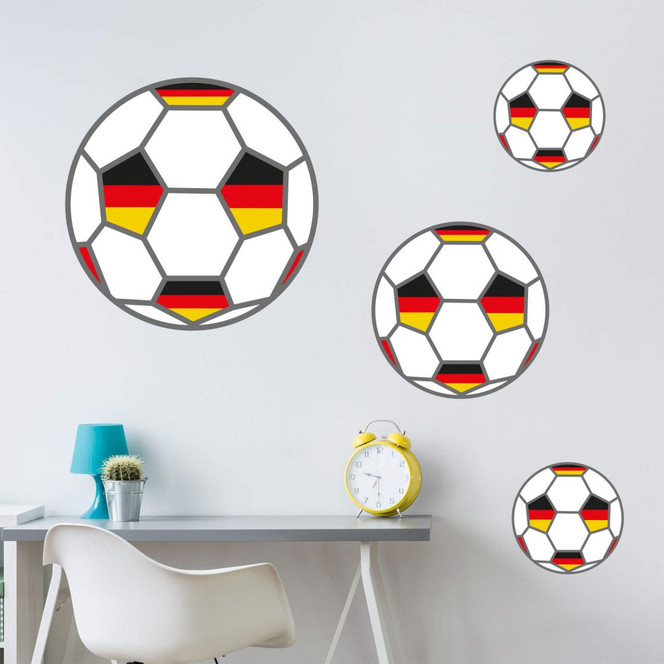 Wandsticker Fussball mit Deutschland-Fahnen