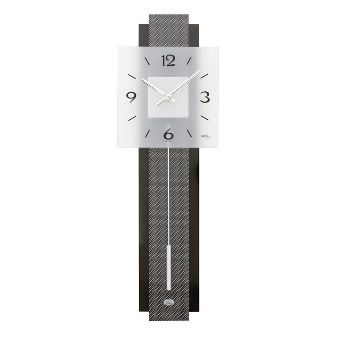 Pendelwanduhr Carbon-Applikation auf Holzrückwand mit schwarzen Applikation