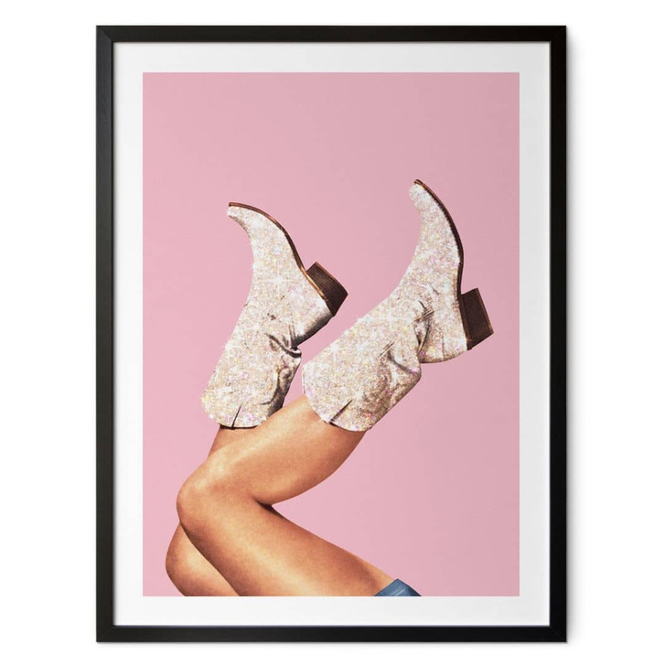 Poster Cowgirl mit Glitzer-Boots in Rosa - Vertigo Artography - WA483301