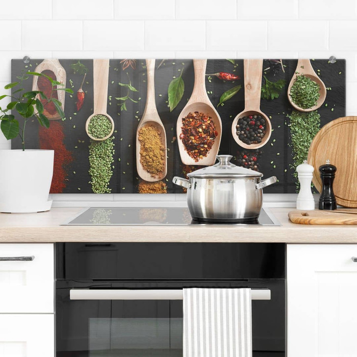 Spritzschutz Kräuter und Gewürze auf Holzlöffel - Dingemans - Panorama - WA410567
