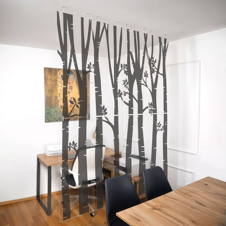 Raumteiler, Paravent, Sichtschutz hängend Baumstämme im frühlingshaften Wald - WA449358