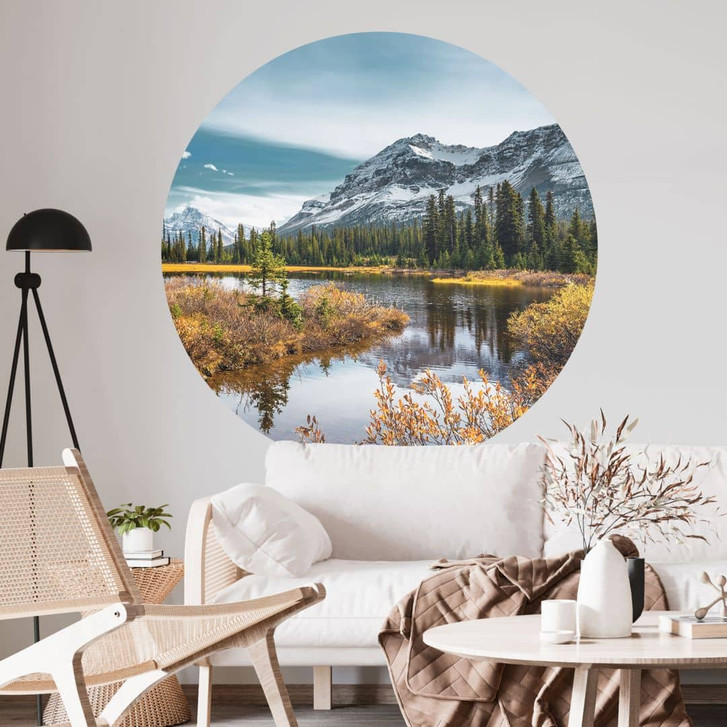 Wandtattoo Berg-Idylle am zauberhaften Kiefernwald - Rund - WA433765