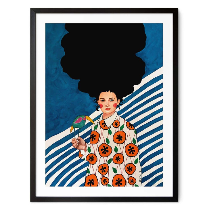 Poster Frau vor blau-weissem Hintergrund - Hülya - WA408623