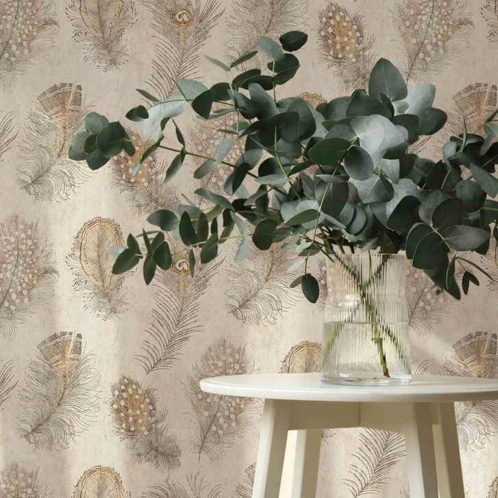 Vliestapete mit Federmotiv in Beige und Braun auf cremefarbenem Grund - WA509613