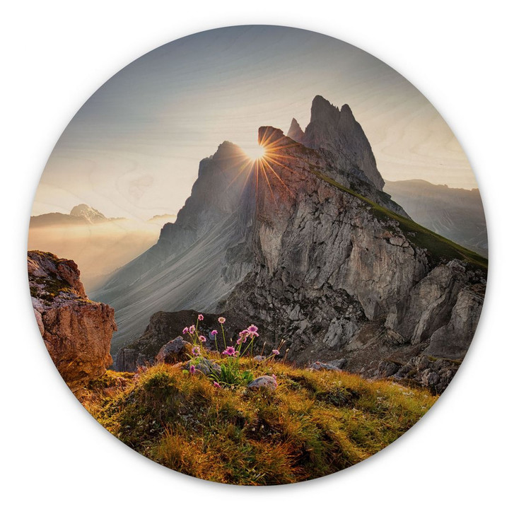 Holzbild Sonnenaufgang über den Bergen in Südtirol - Rund - WA425418