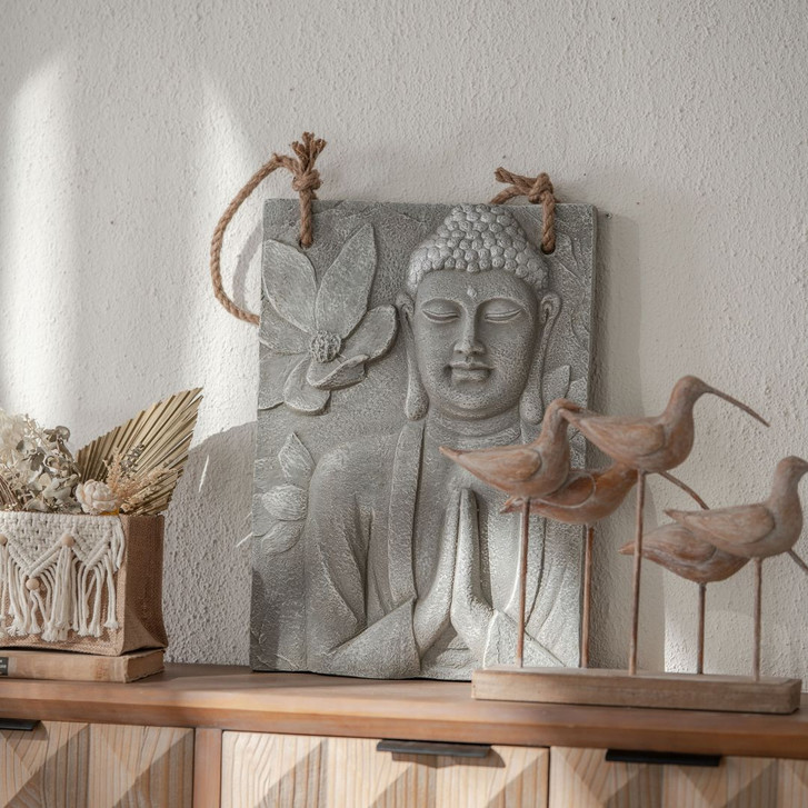 Buddha Wandskulptur mit Blumen in Steinoptik - mit Seil - 39.5 x 55 cm - WA419974