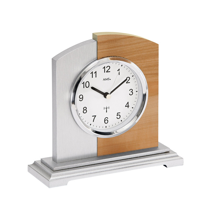 Tischuhr Funk Kernbuche/Aluminium-Applikationen auf Holzgehäuse - UG100236