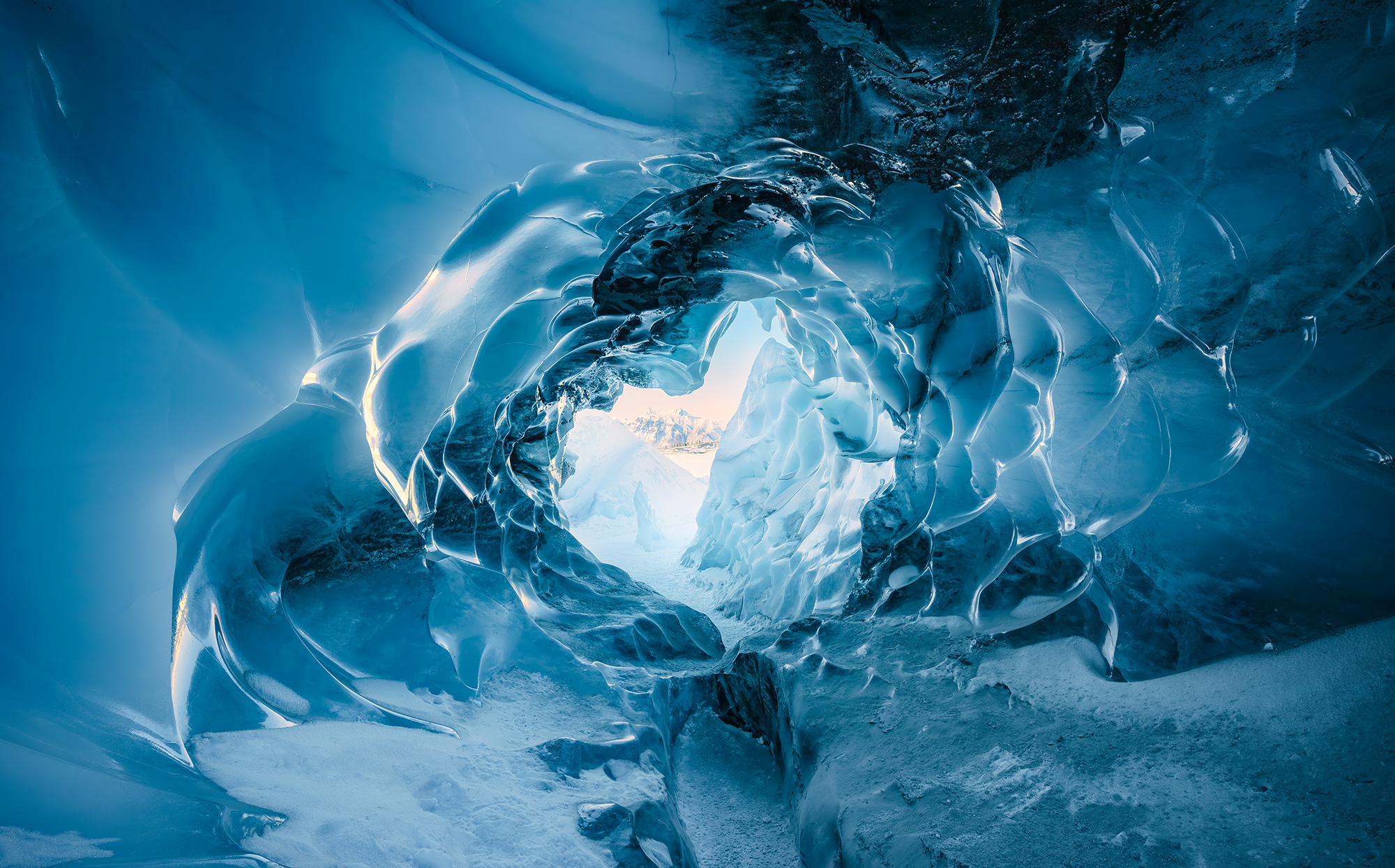 Sonderanfertigung Exklusive Vliestapete The Eye of the Glacier